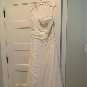 Beautiful wedding dress. 16